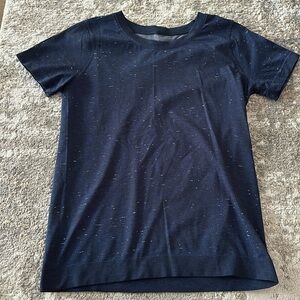 Lululemon navy tee